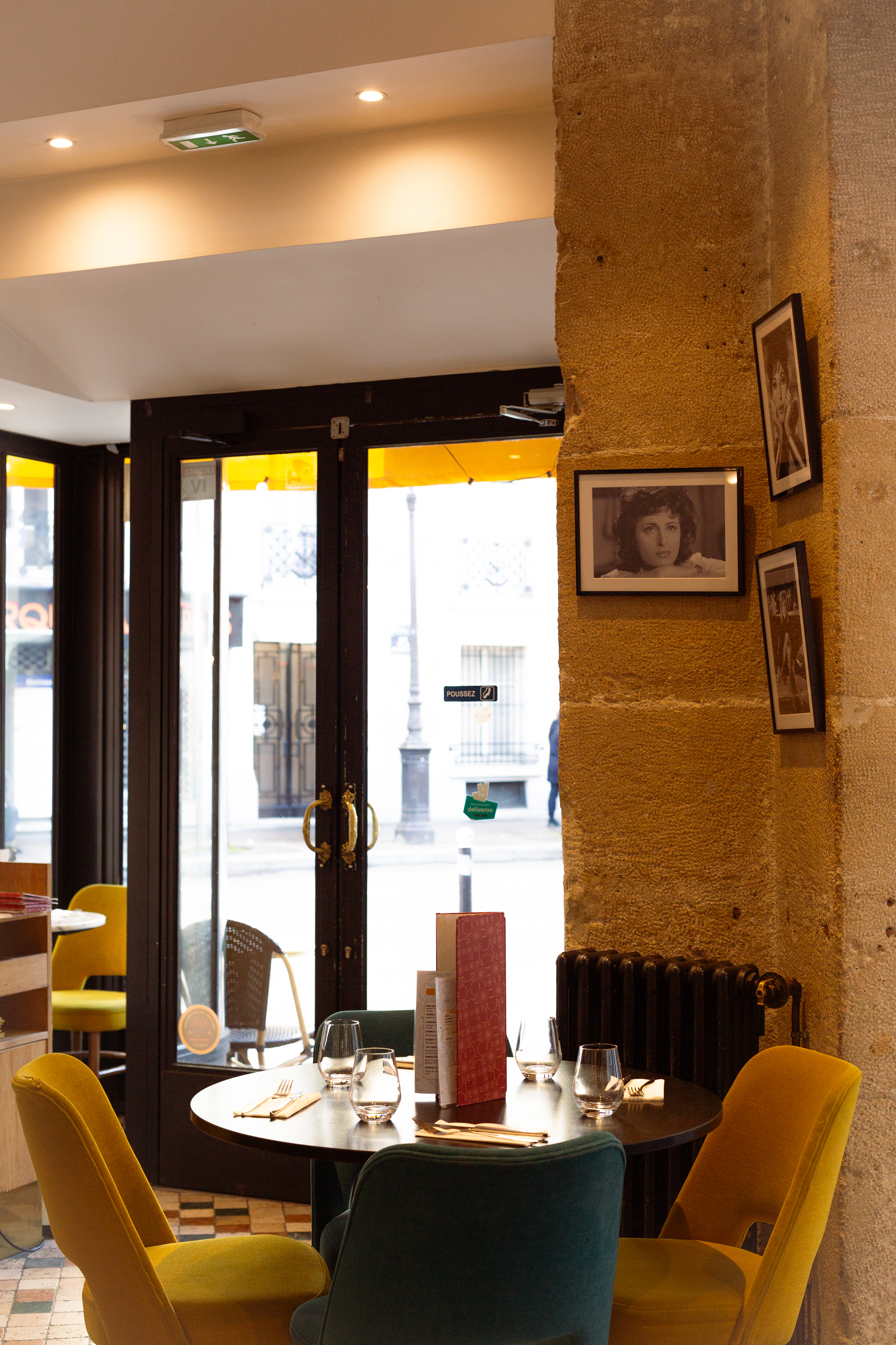 Photographie d'ambiance Perlamatta - Scène de restaurant italien authentique 1