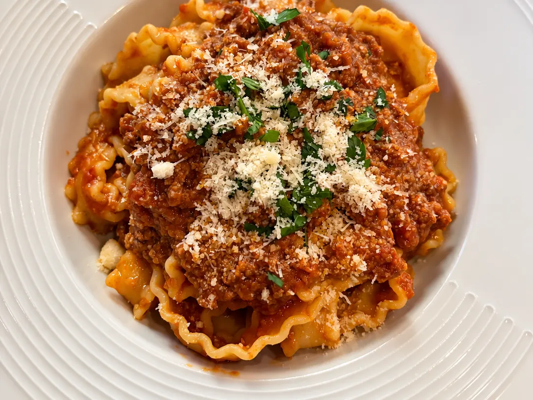 Mafaldine alla bolognese servies chez Perlamatta